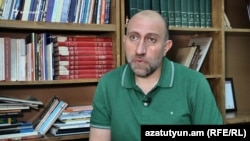 Քաղաքական վերլուծաբան Հակոբ Բադալյանը, արխիվ