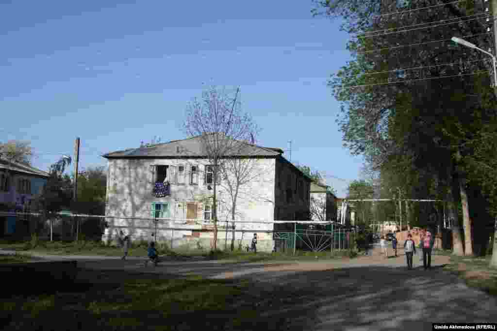 Так выглядит городок Спутник в Сергели. Дома здесь начали строить сразу после землетрясения в 1966 году. Сейчас здесь много приезжих из регионов Узбекистана. 