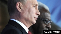 Then-IAAF President Lamine Diack (right) and Russian President Vladimir Putin at the opening ceremony of the 2013 IAAF World Championships in Moscow in August 2013