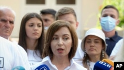 Președinta Republicii Moldova, Maia Sandu, vorbește presei după aflarea rezultatelor de la exit-poll-ul de la alegerile anticipate din 11 iulie.