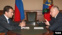 Russian President Dmitry Medvedev (left) meets with Daghestan's Mukhu Aliyev in Sochi in 2008.