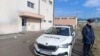 Policija ispred stambene zgrade u Kalesiji u kojoj se dogodilo dvostruko ubistvo, BiH, 13. februara 2025.