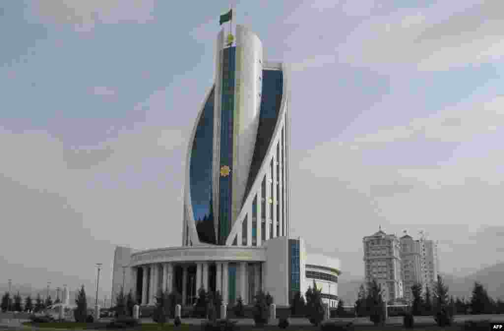 Түркмөнстандын саламаттык сактоо министрлигинин имараты