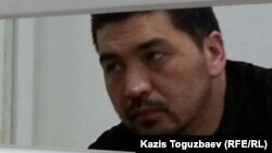 Блогер Ермек Тайчибеков на скамье подсудимых. Село Кордай Жамбылской области, 4 ноября 2015 года.