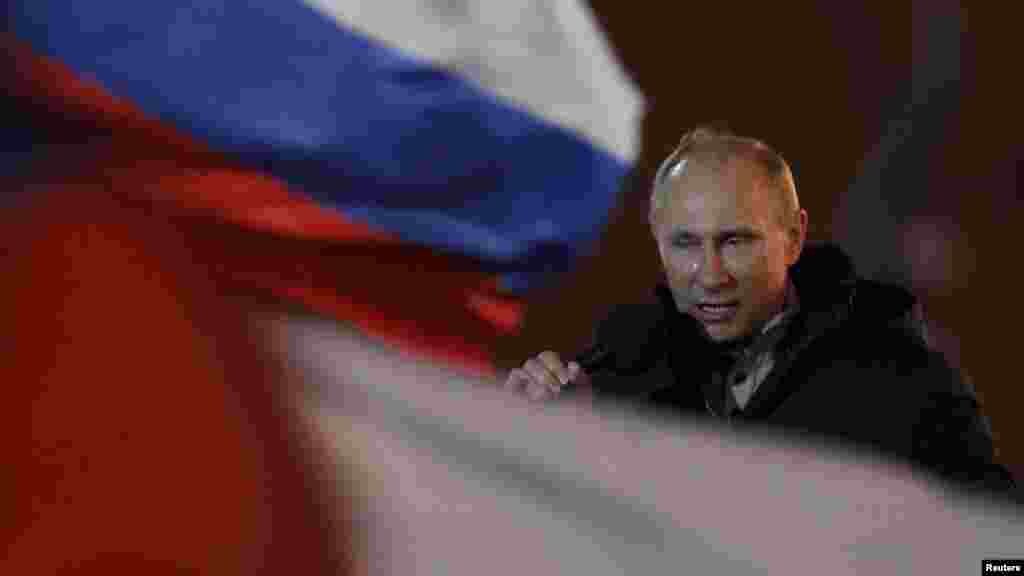 Rusija - Vladimir Putin pobjeđuje na predsjedničkim izborima, osiguravajući si time novih šest godina u Kremlju, Moskva, 4. mart 2012. Foto: Reuters / Denis Sinyakov