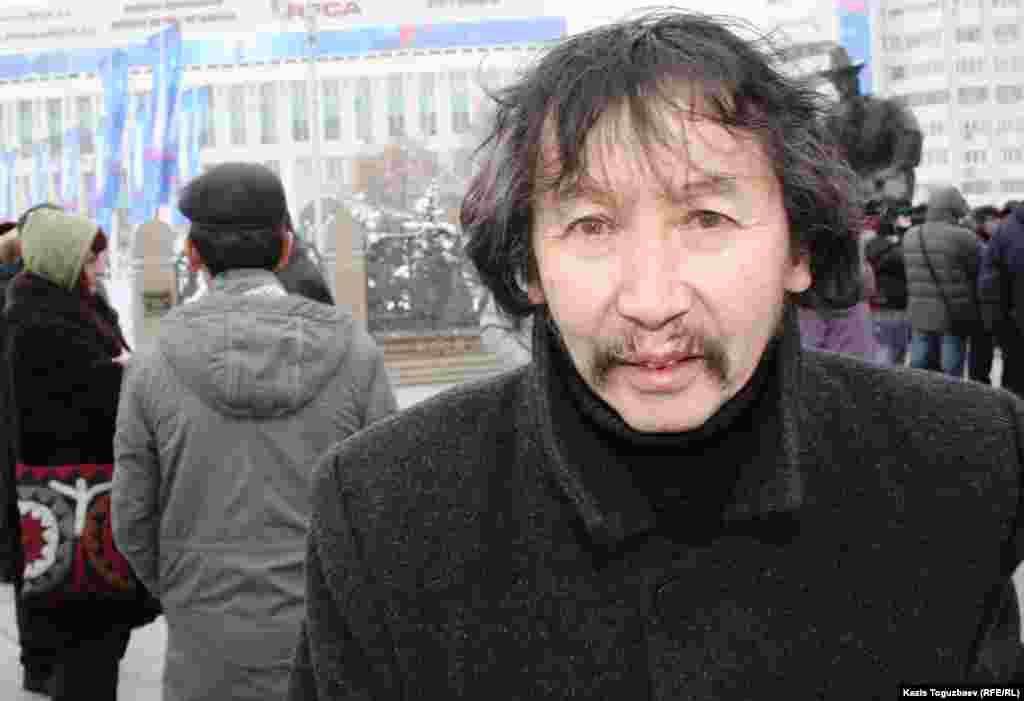 Калдыбай Абенов, режиссер скандального фильма "Аллажар" о Декабрьских событиях 1986 года. Алматы, 17 декабря 2011 года.