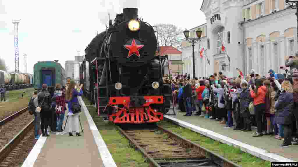 В Керчи 11 апреля, в рамках мероприятий, посвященных Дню освобождения города, состоялось прибытие на железнодорожный вокзал «Поезда Победы»