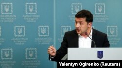 Президент України Володимир Зеленський під час брифінгу. Київ, 1 жовтня 2019 року
