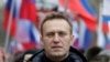 «Чай – одна з версій, міг бути дотик, могло бути рукостискання». Офіцер ФСБ у відставці про можливе отруєння Навального