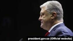 У своєму посланні президент, зокрема, згадав про російську агресію, томос та депутатську недоторканність