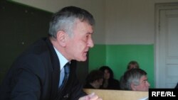 От комментариев Чигоев сегодня отказался, сказал, что завтра его представят коллективу, и после общения со своими сотрудниками он готов ответить на вопросы журналистов