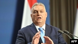Ungaria i-a acordat luna trecută azil politic lui Marcin Romanowski, un fost adjunct al ministrului polonez al Justiției anchetat pentru corupție, ceea ce a stârnit furia Varșoviei. 