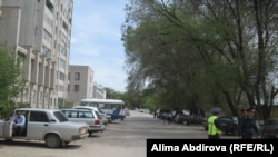 Жардыруу болгон жерди полиция курчоого алды. Актөбө, 2011-жылдын 17-майы.