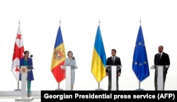 Лідери Грузії Саломе Зурабішвілі, Молдови Мая Санду, України Володимир Зеленський та президент Європейської ради Шарль Мішель під час саміту «Асоційованого тріо». Батумі, Грузія, 19 липня 2021 року