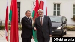Вітальд Вашчыкоўскі і ягоны беларускі калега Ўладзімер Макей. Ілюстрацыйнае фота.