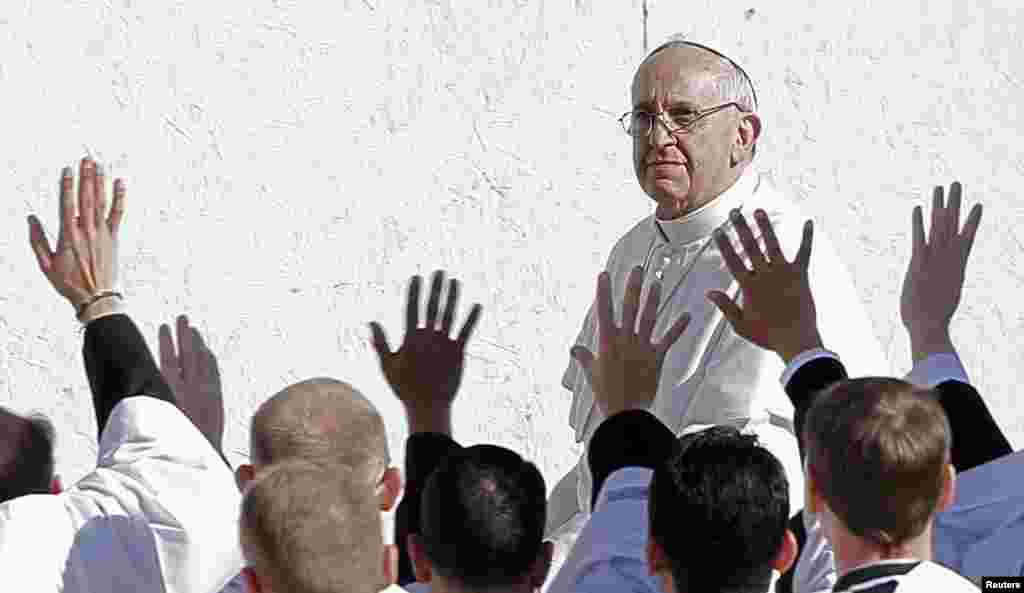 Vatikan, 19. mart 2013. Foto: REUTERS /Alessandro Bianchi