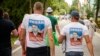 Viktor Orbán a fost întâmpinat de zeci de susținători care au venit la Băile Tușnad cu tricouri personalizate cu o parafrază din sloganul lui Donald Trump, MAGA (Make America Great Again), în care Great (mare) a fost înlocuit cu Ungaria pentru a sugera măreția Ungariei.