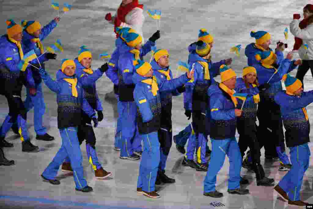 Збірна України на церемонії відкритті XІІ зимових Паралімпійських ігор. Під синьо-жовтим прапором змагались 30 атлетів, серед яких 10 спортсменів-лідерів. Вони допомагають змагатися паралімпійцям з вадами зору. Прапороносець збірної України – Віталій Лук’яненко