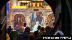 Праваслаўныя вернікі сьвяткуюць Вялікдзень, 17 красавіка