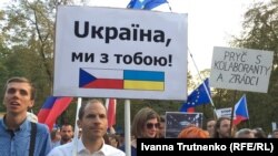 Біля російського посольства в Празі відбувся пікет проти «окупаційної політики Кремля», 20 серпня 2018 року