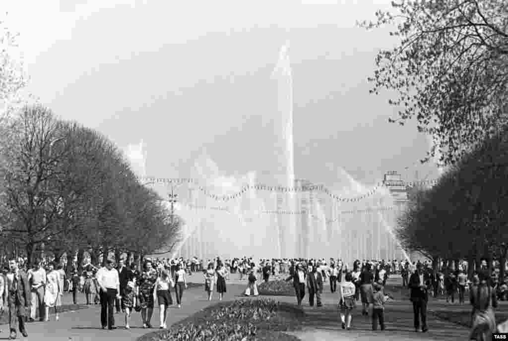 The park was a major center of "leisure and culture" during the Soviet era. 
