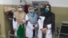 دې ډاکترانو په مټو تورې ټوټې تړلې وې خو په روغتون کې یې کار هم کاوه.