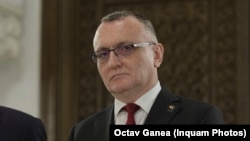 Ministrul Educației spune că școlile care nu au infrastructură sau personal pot cere oricând trecerea online. El a susținut că și teama părinților poate constitui un motiv de închidere fizică a școlilor. Aceasta nu apare expres stipulată în ordinul invocat de Sorin Câmpeanu.