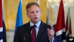 Британський міністр оборони Грант Шеппс у своїй заяві вказав на те, що Збройні сили України «попри все» відвоювали значну частину земель, захоплених Росією після початку вторгнення в лютому 2022 року