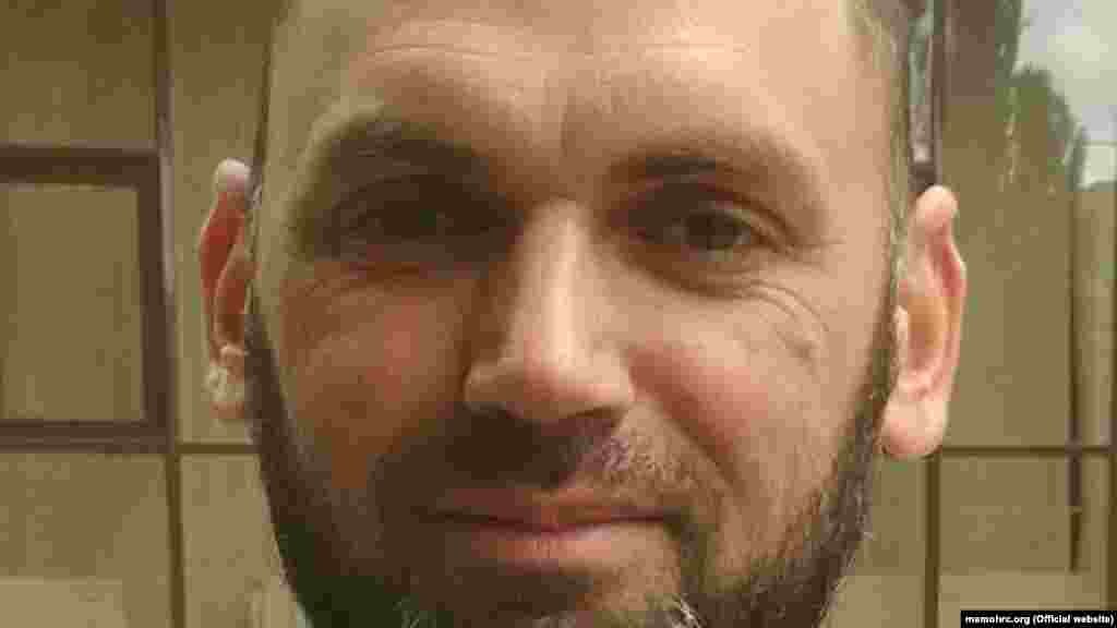 Рустем Шейхалиев – обвиняется в причастности к исламской политической партии «Хизб ут-Тахрир», признанной в России террористической, но действующей без ограничения на уровне национальных законодательств многих стран мира. Он признан правозащитниками политзаключенным.