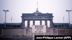 Brandemburška kapija fotografisana sa zapadne strane, Berlin 1988.
