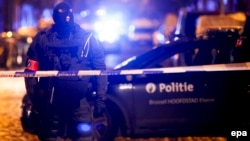 A masked Belgian security officer takes part in an antiterrorist operation in Molenbeek on November 22.