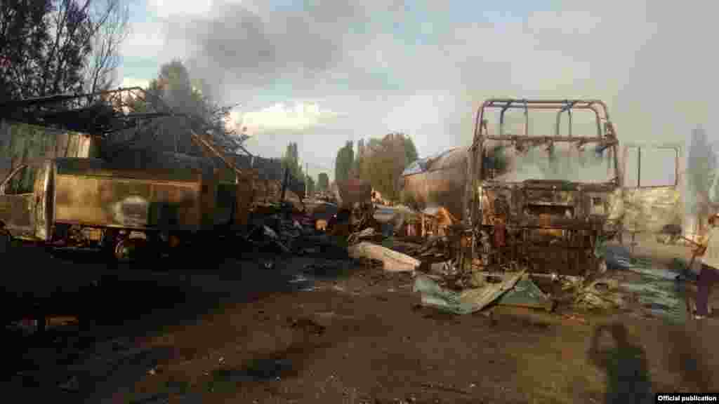 взрыв на газозаправочной станции в селе Ананьево произошел накануне, 19 июня примерно в 17:22. По информации МЧС КР, это была частная заправка, принадлежащая местному жителю Виктору Бориско. 