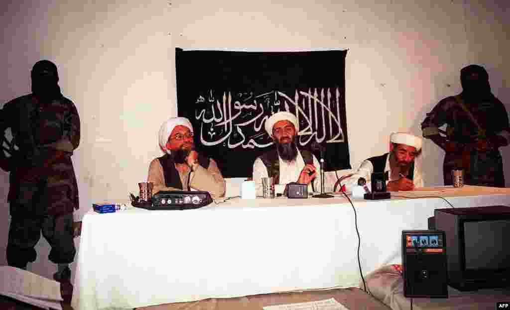 Otprilike na kraju sovjetsko-afganistanskog rata, bin Laden (u sredini 1998.) formirao je ono što je postalo poznato kao Al-Kaida. Tada je teroristički vođa objavio rat &quot;Židovima i križarima&quot; i proglasio da je ubijanje zapadnjaka &quot;individualna dužnost svakog muslimana&quot;.