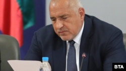 Бойко Борисов показа декларацията, която ще трябва да се попълва на границата при пътуване между България, Гърция и Сърбия