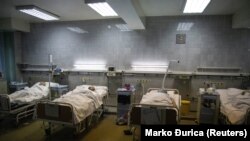 Prema podacima Ministarstva zdravlja Srbije, na dan 9. januar 2021. u bolnicama širom zemlje je hospitalizovano 5.911 osoba obolelih od COVID-19, dok se na respiratoru nalazi 207 pacijenata. 