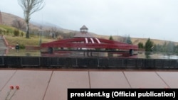 Сталиндик репрессия курмандыктарынын эстелиги.