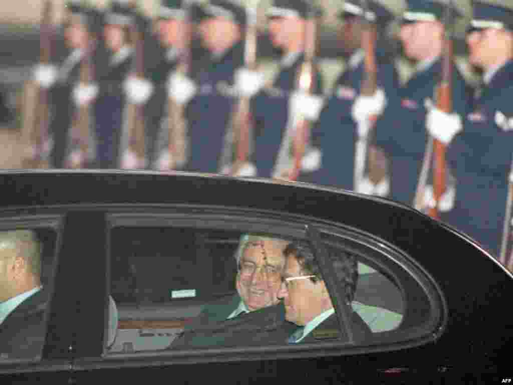 Franjo Tuđman i Rihard Holbrook u bazi Wright-Patterson, početak Dejtonskih mirovnih pregovora, 31. 10. 1995.