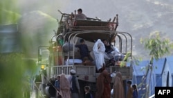 افغان کډوال د وطن په لور 