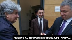 Адвокат Віталія Марківа Делла Валле і міністр внутрішніх справ України Арсен Аваков, Павія, Італія, 17 травня 2019 року