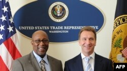 U.S. Trade Representative Ron Kirk (left) and Russian First Deputy Prime Minister Igor Shuvalov (file photo)