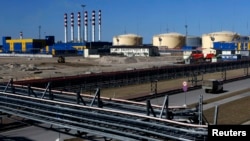 Усть-Луга портундагы мунай сактоочу терминал. Архивдик фото. 