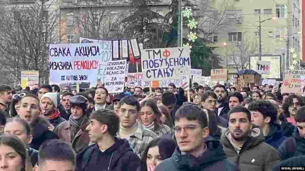 Neki od zahteva organizatora protesta su - objavljivanje potpune dokumentacije o rekonstrukciji Železničke stanice u Novom Sadu, utvrđivanje odgovornih za tragediju i njihovu krivičnu odgovornost, oslobađanje uhapšenih aktivista i studenata, kao i utvrđivanje identiteta osoba koje su fizički napale studente i njihovo procesuiranje. Predstavnici vlasti ranije su naveli da su zahtevi studenata u blokadi ispunjeni.