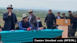 Камчыбек Ташиевдин Кара-Суудагы эл менен жолугушкан учурунда тартылган сүрөт. 19-апрель, 2021-жыл. 