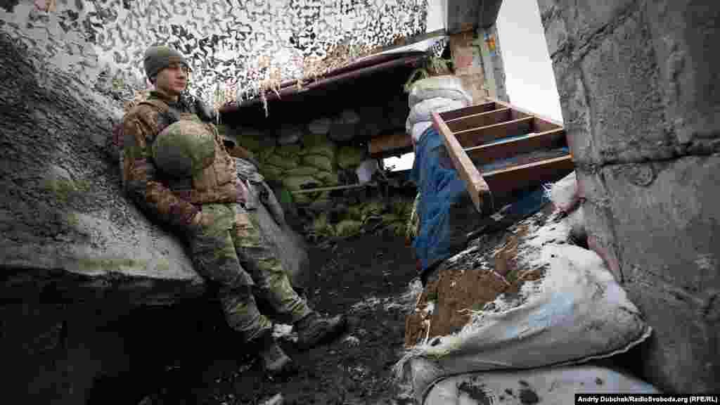 Матрос морської піхоти з позивним «Арчі» на «нульовій» позиції під Широкіно, 25 березня 2018 року