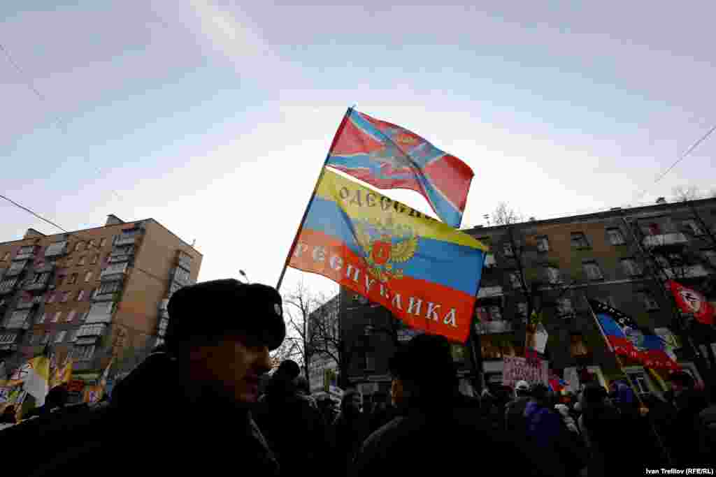 На марше появился и флаг "Одесской народной республики"
