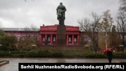 За даними синоптиків, у Києві сьогодні впродовж дня буде вітряно і дощитиме, денна температура повітря +9-12 градусів