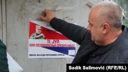 Vojin Pavlović lijepi plakate u Srebrenici 22.06.2020.