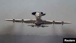 Lipsa de personal, pandemia, iar acum războiul din Ucraina creează probleme pentru spațiul aerian din Europa. Experții prevăd mai multe pericole pentru sectorul aviatic. 