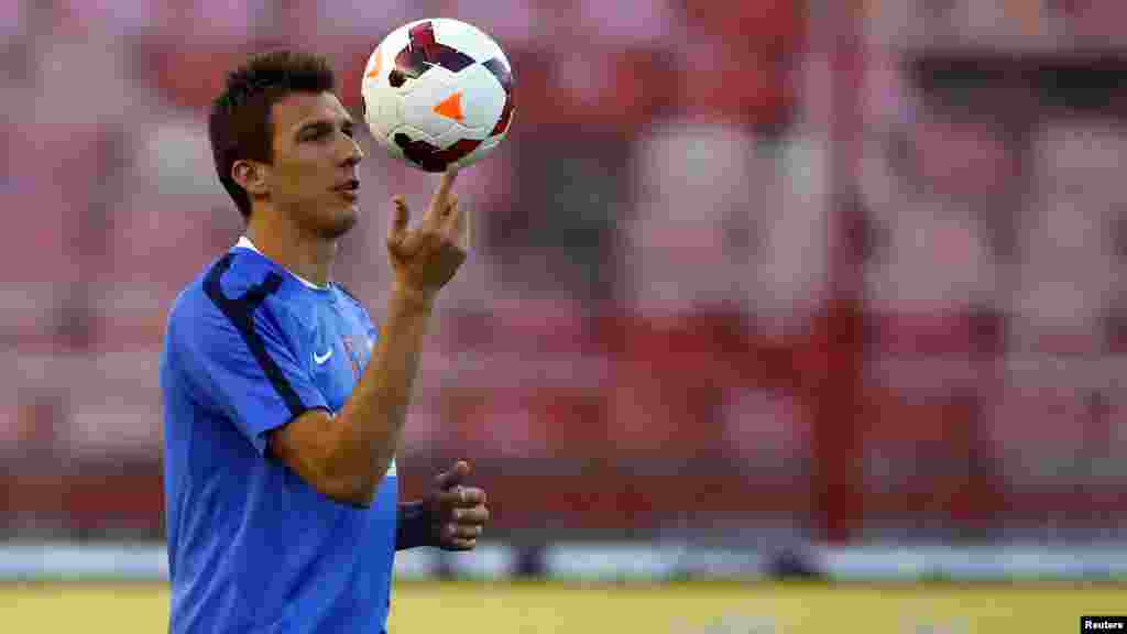 Hrvatski reprenyetativac Mario Mandžukić na treningu, Beograd, 5. septembar 2013. Foto: REUTERS / Marko Đurica