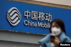 Administrația pentru Spațiu Cibernetic din China controlează rapoartele dintre utilizatori și internet, având posibilitatea de a șterge anumite aplicații.